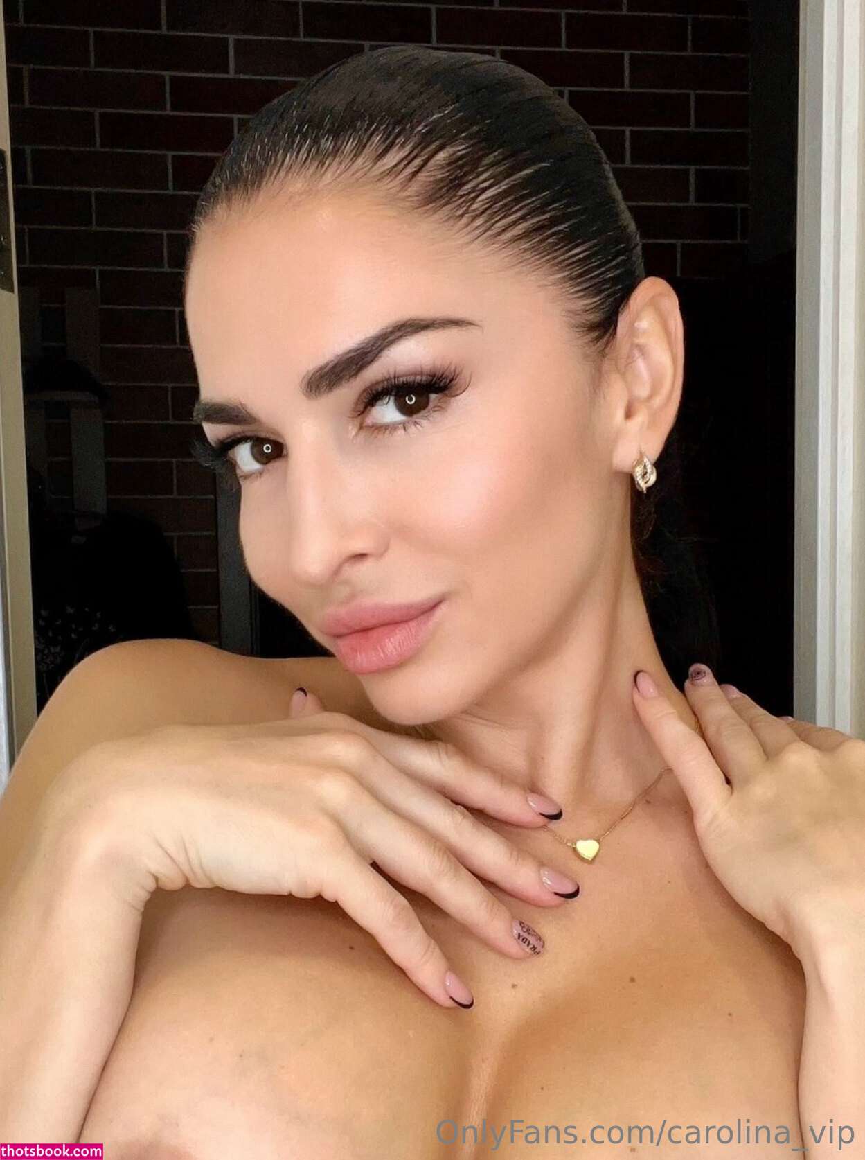 Caroline ASMR Photo #6