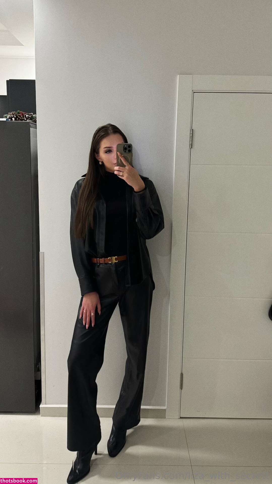 Elizabeth Ts Photo #11