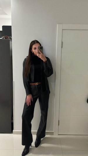 Elizabeth Ts Photo #11