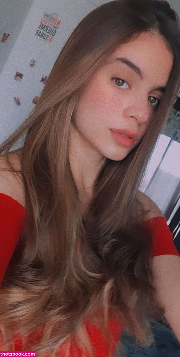 Yiyi Castelli Photo #5