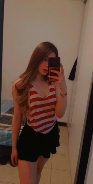 Yiyi Castelli Photo #8