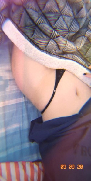 Yiyi Castelli Photo #19