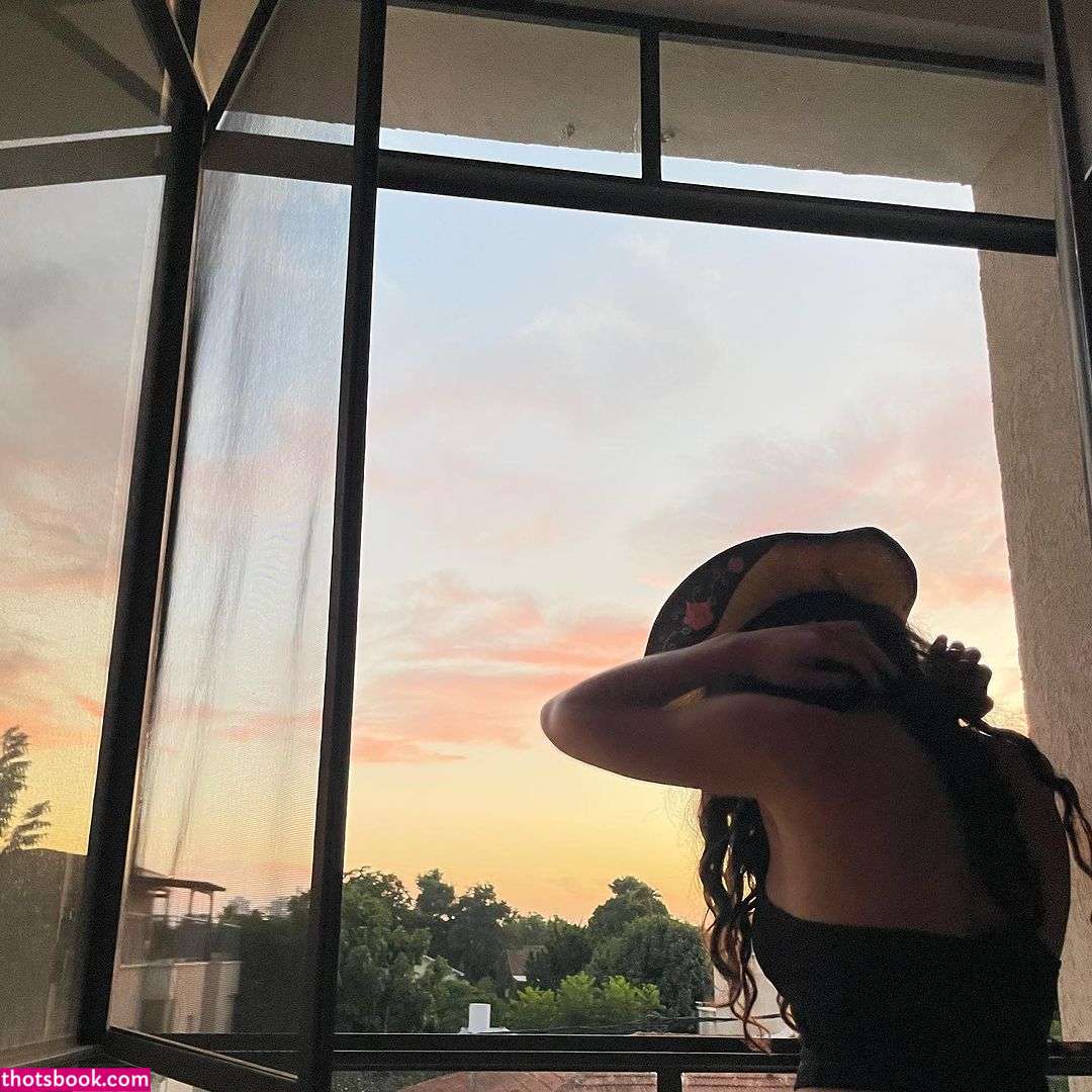 Romi Henenson Photo #9