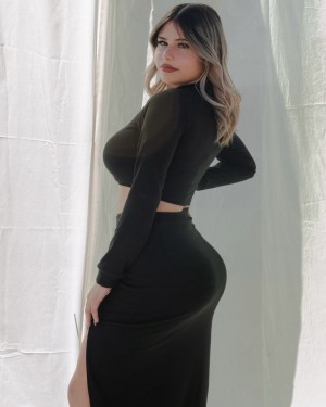 Abril Perez Photo #2