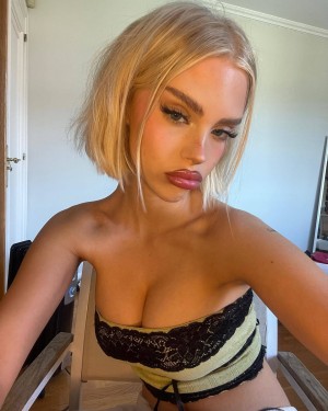 Daniela Washington Photo #3