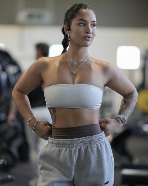 Izzy Flannery Photo #2