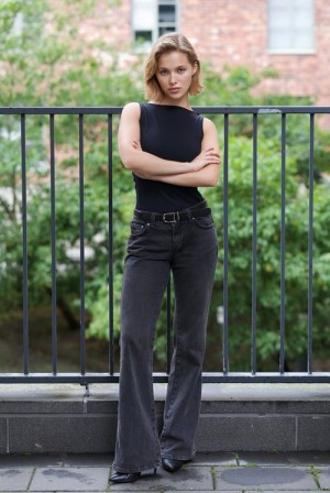 Laura Oganessian Photo #58