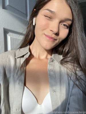 Vanessa Berge Photo #29