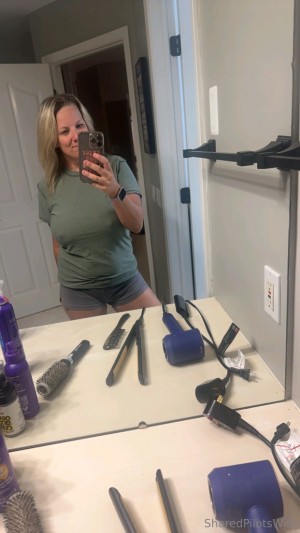 Sharedpilotswife Photo #7