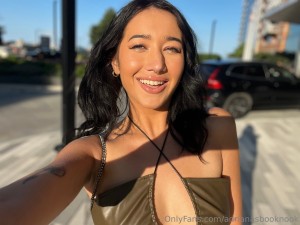 adrianasbooknook Photo #11