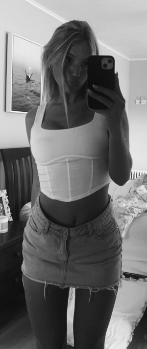 Avea Brown Photo #17