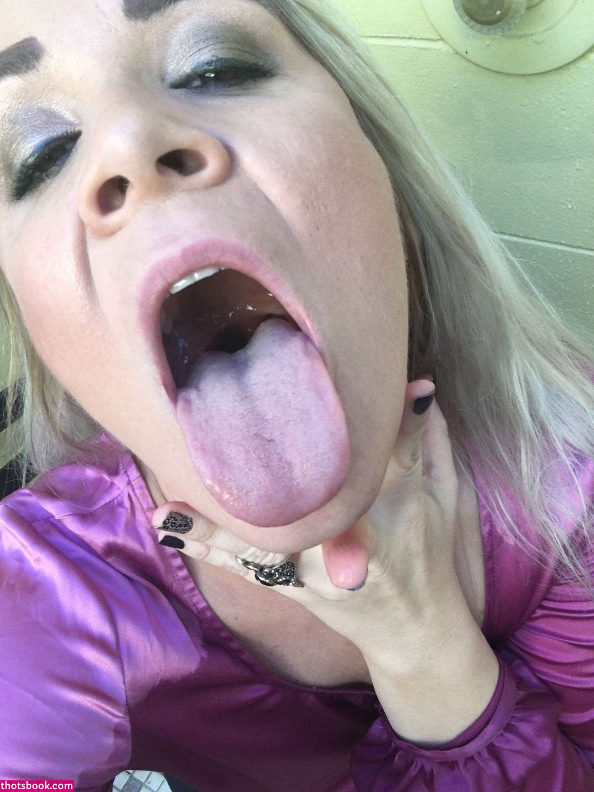 Ms Whitney Morgan Photo #29