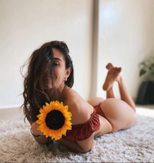 Alessia Pizarro Photo #6