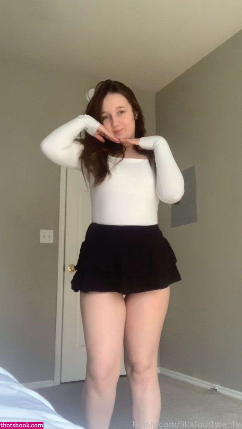 Liliafourtwenty Photo #7