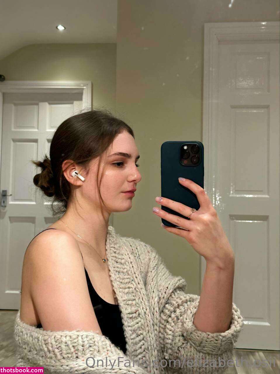 Elizabeth Osi Photo #5