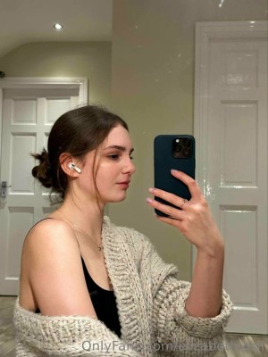 Elizabeth Osi Photo #5