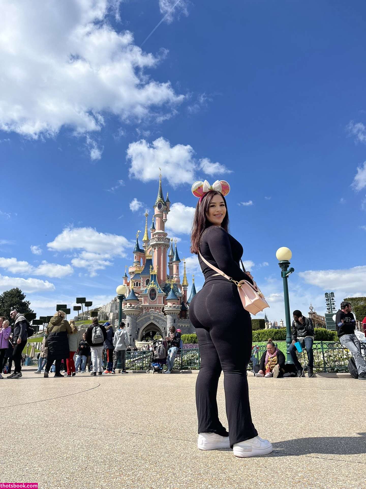 Isabella Alexis Photo #13