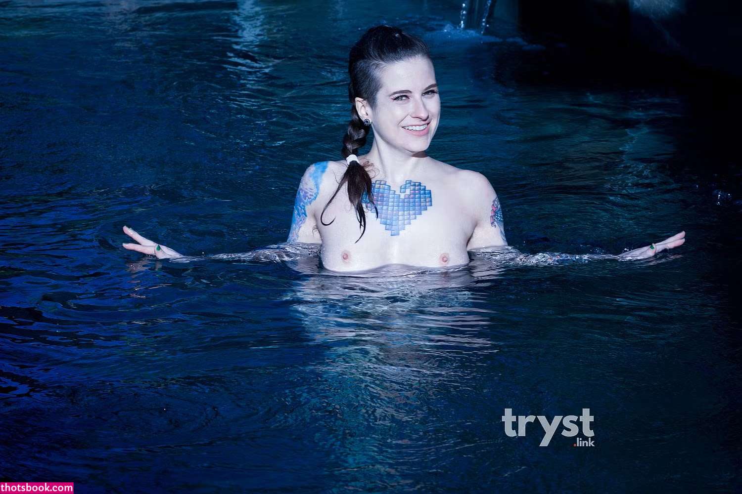 Kitty Karlyle Photo #1