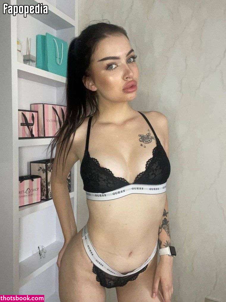 Tina Seductress Photo #6