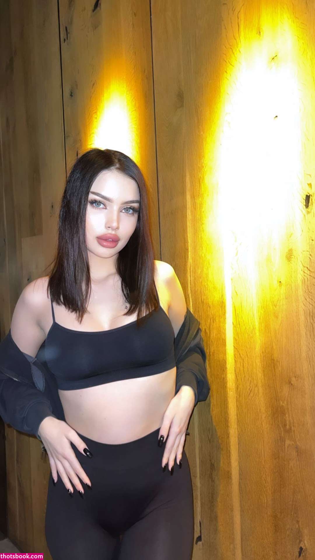 Tina Seductress Photo #25