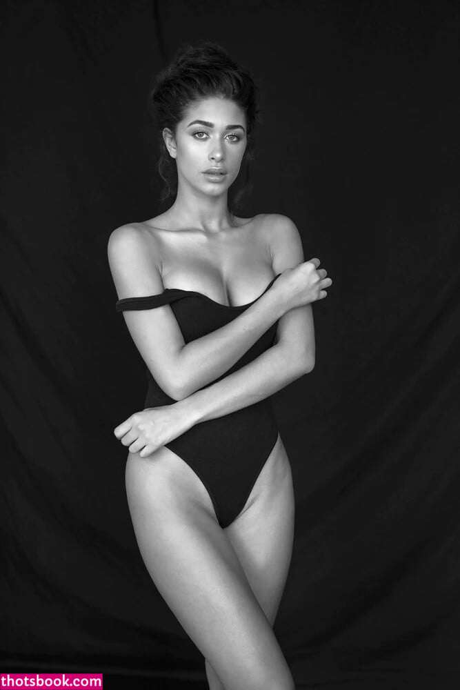 Shayna Senior Photo #1