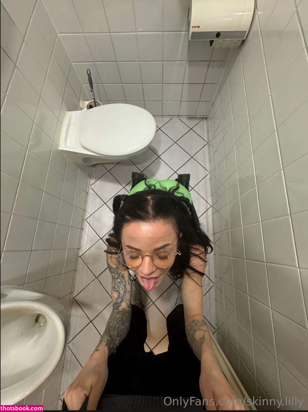 Skinny Lilly Photo #29