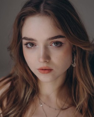 Yuliana Peters Photo #4