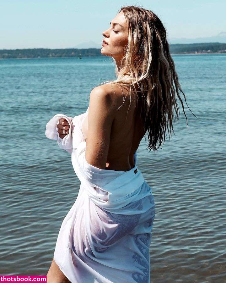 Julia Miller Photo #30