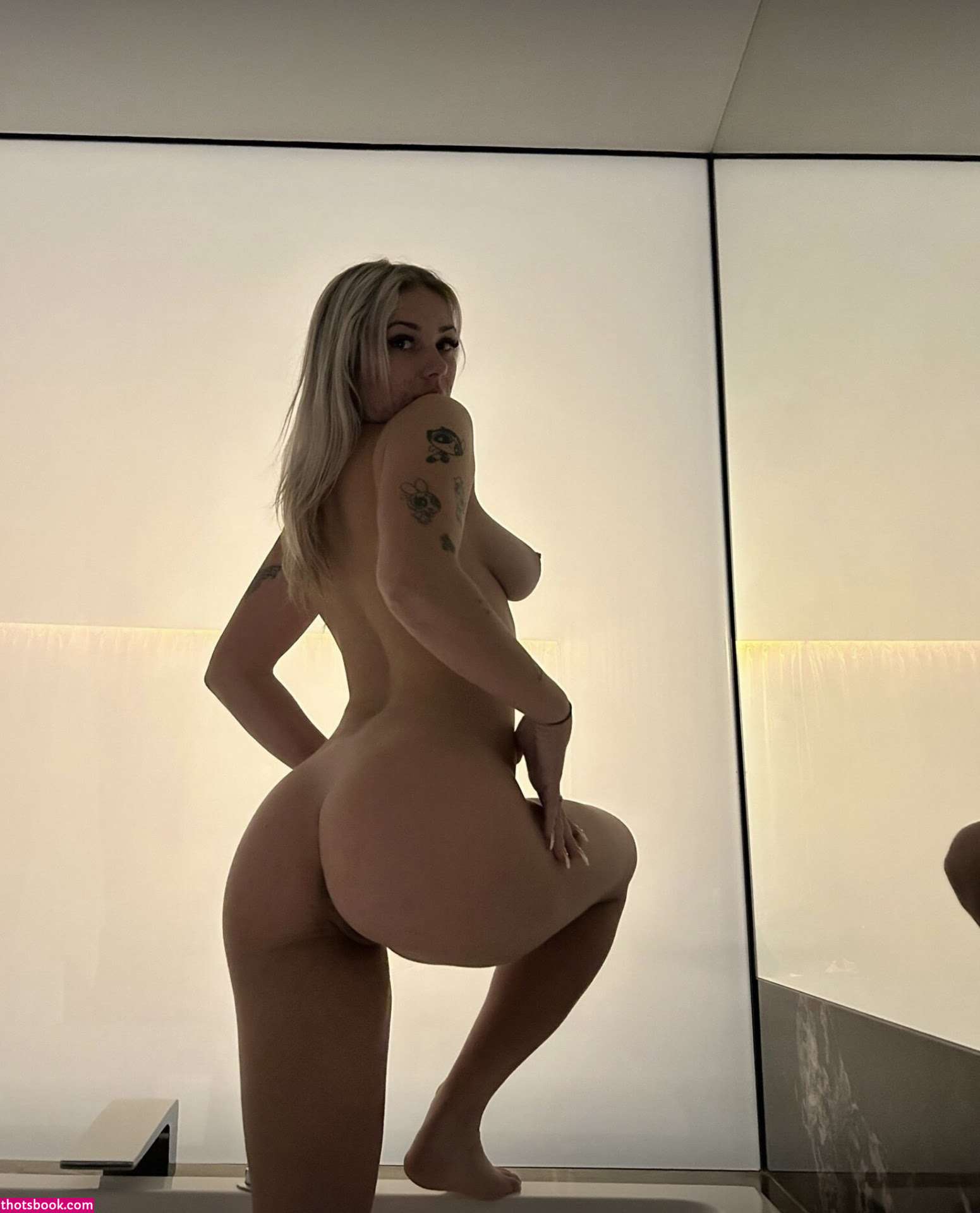 Zara Mander Photo #11