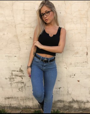 Alexis Pyatt Photo #15