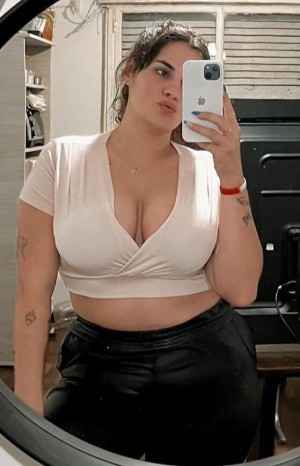 Victoria Hessel Photo #6