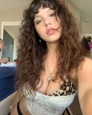 kambriachaerose Photo #6