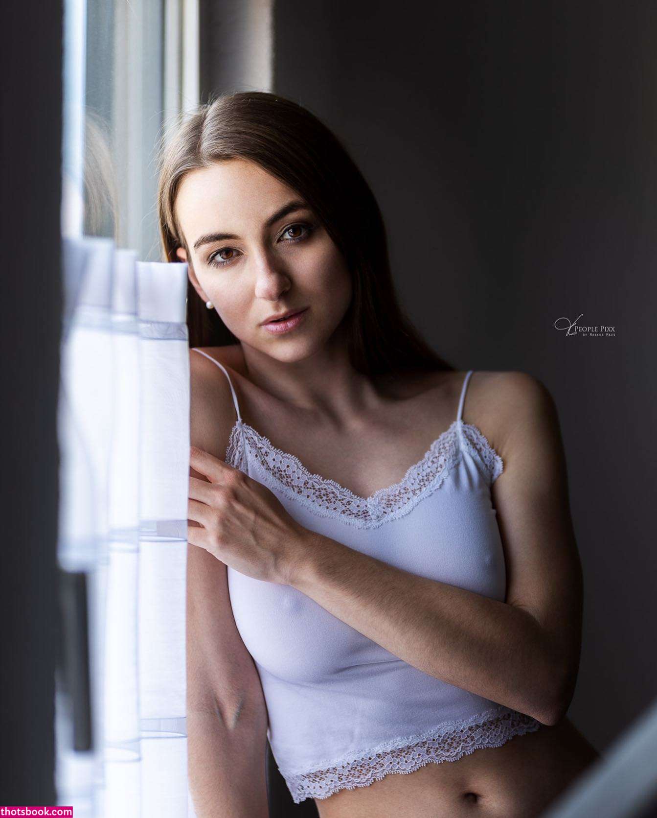 Larissa Schmiederer Photo #15