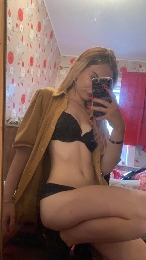 Littledevi2022 Photo #30