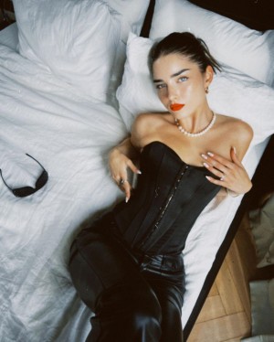 Ella Grossman Photo #13