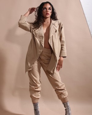 Kamilya Peer Levi Photo #2