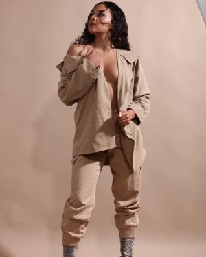 Kamilya Peer Levi Photo #5