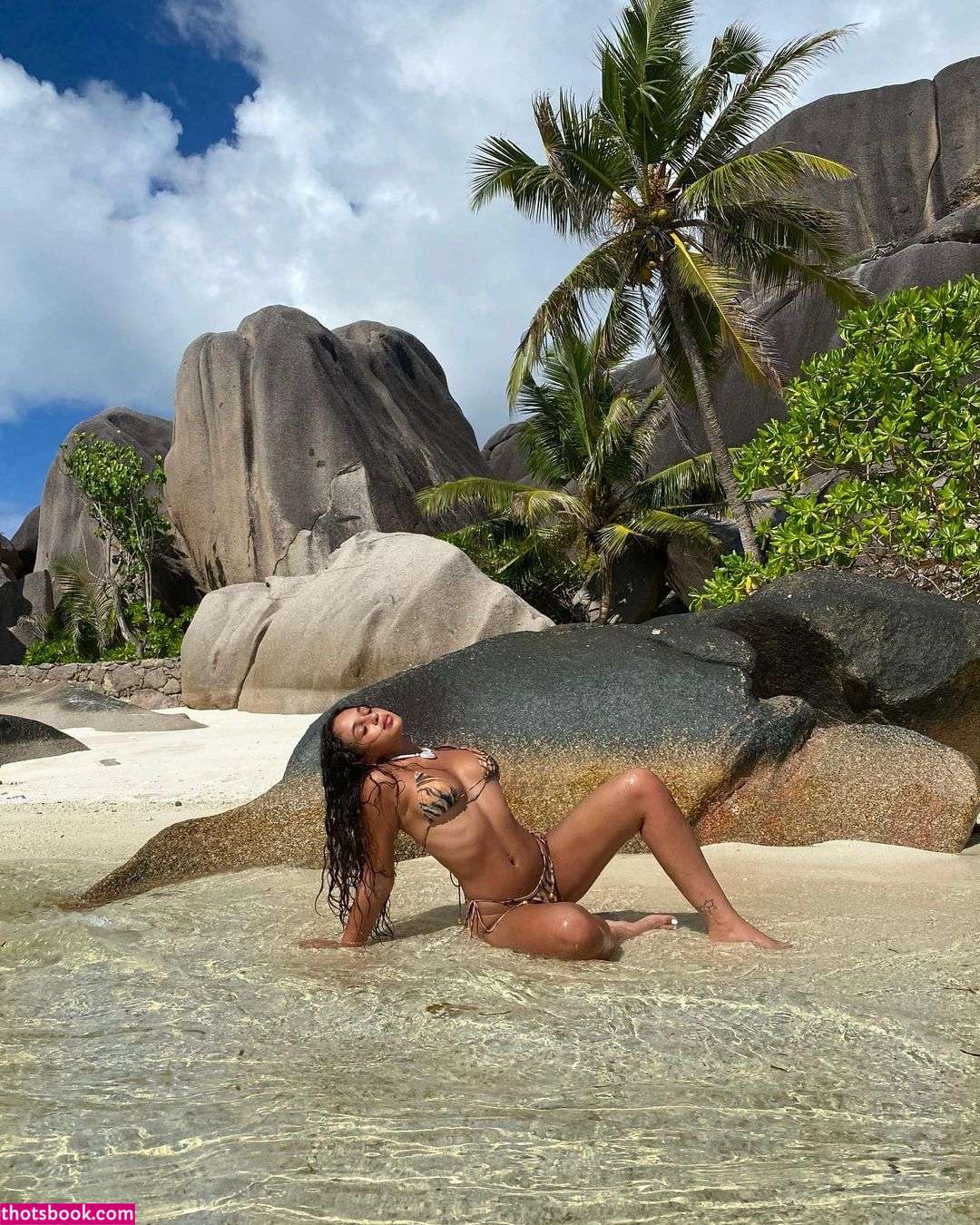 Kamilya Peer Levi Photo #6