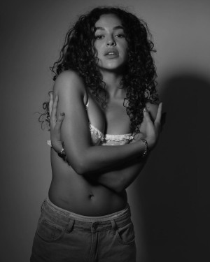 Kamilya Peer Levi Photo #16