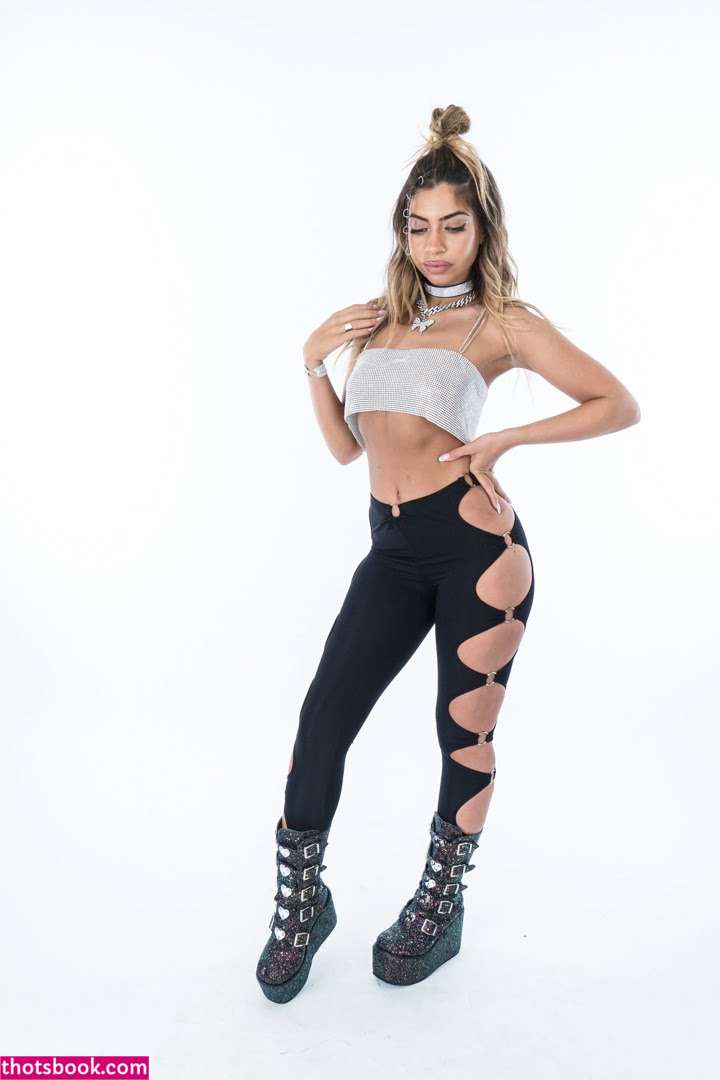 Koral Alkobi Photo #20