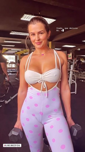 Aline Limas Photo #8