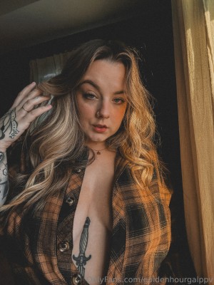 goldenhourgal Photo #17