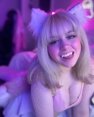 Miss Bunnie Photo #9