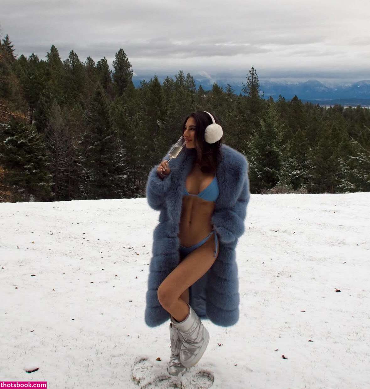 Kate Lazarski Photo #4