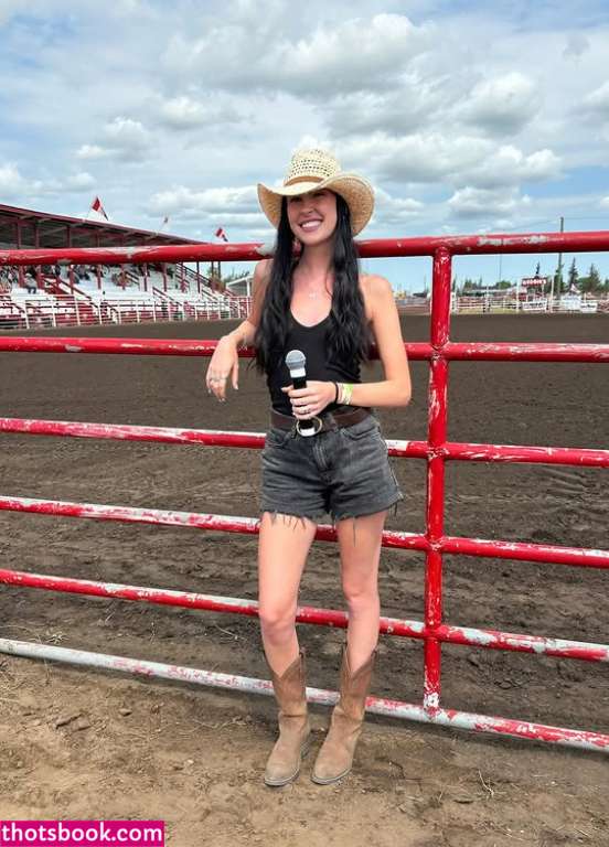 Oliviarcox Photo #16