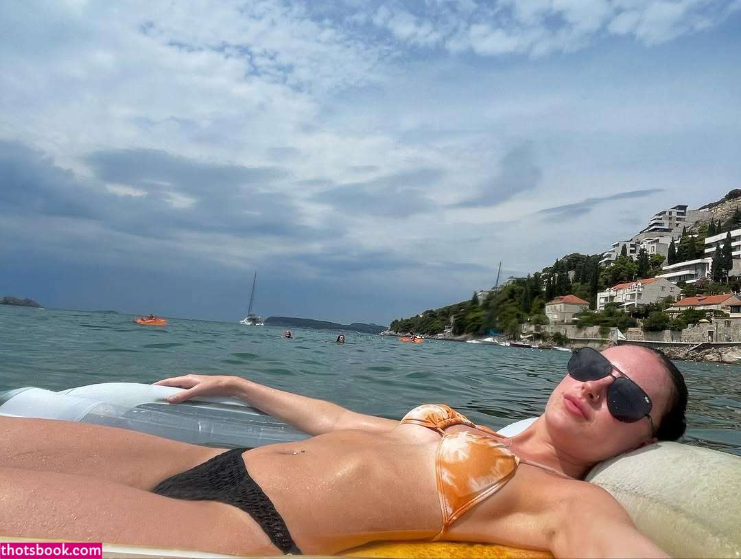 Oliviarcox Photo #24