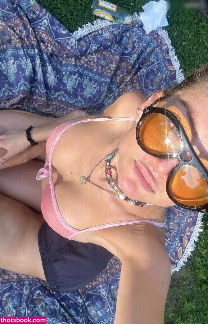 Julia Wulf Photo #32