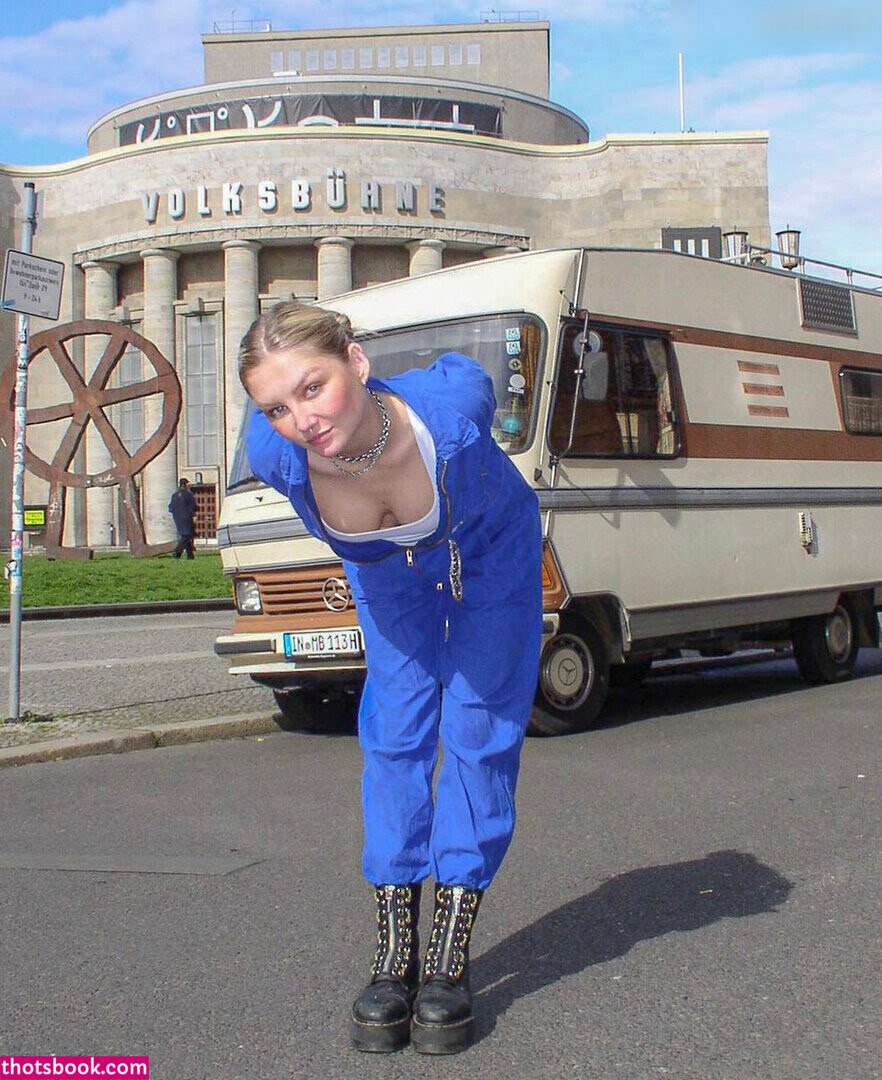 Julia Wulf Photo #34