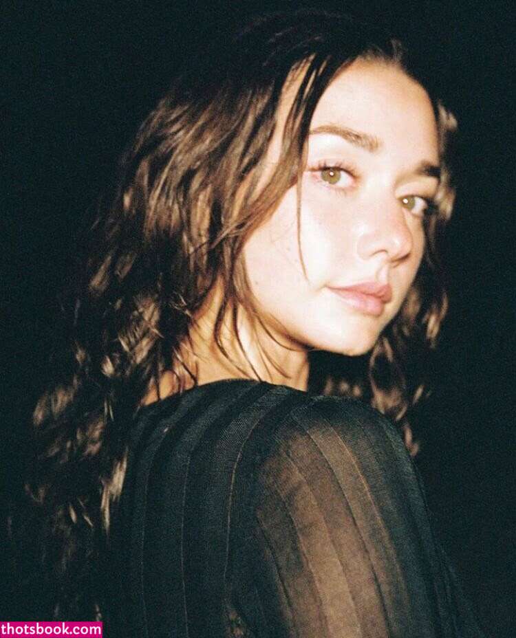 Zoe Kalotheos Photo #5