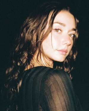 Zoe Kalotheos Photo #5